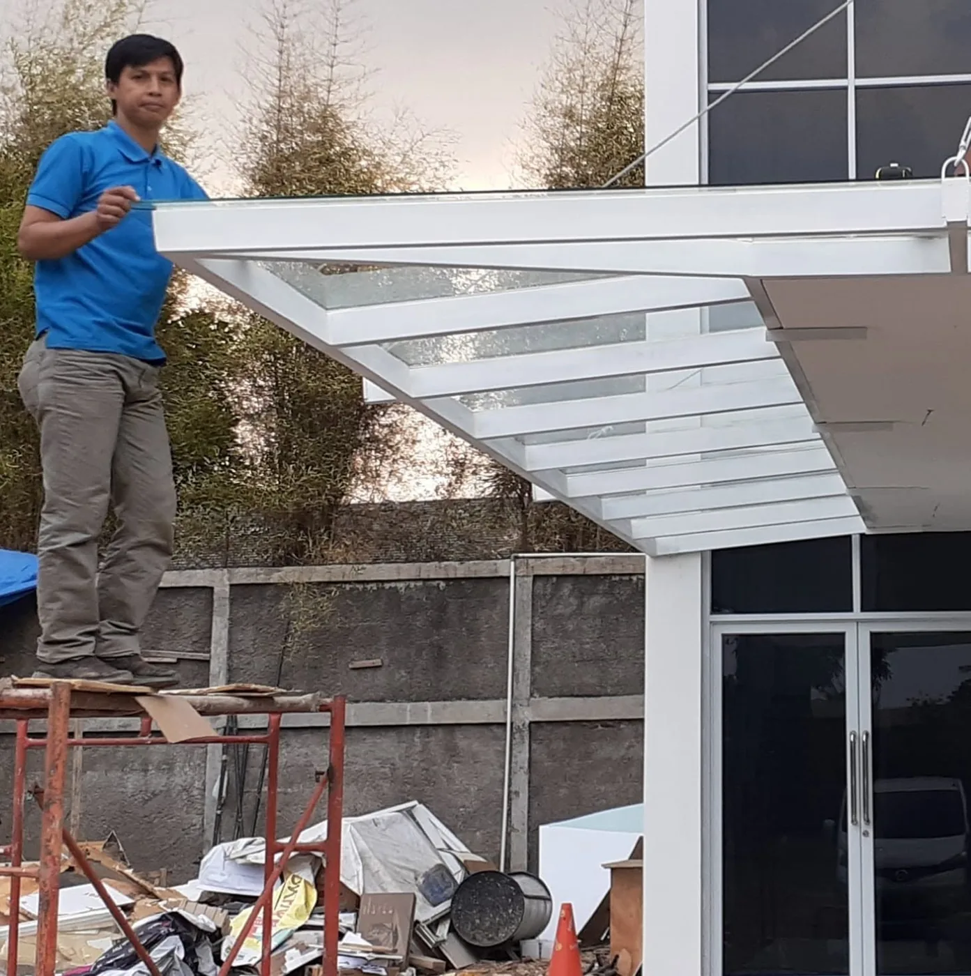 Dokumentasi proyek kaca dan aluminium Niaga Prima Sejahtera